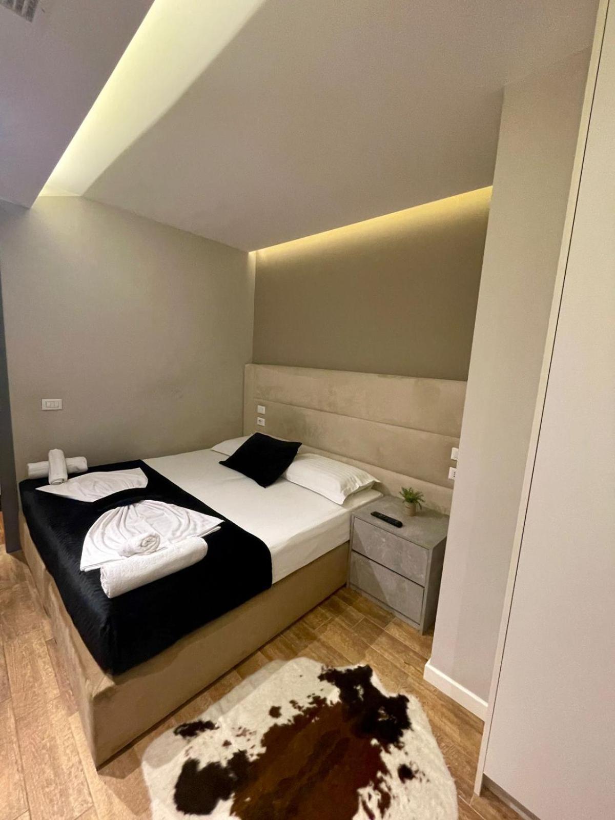 Premium City Studio & Suite Tiranë Luaran gambar
