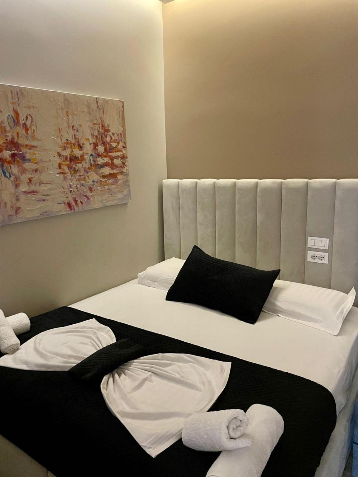 Premium City Studio & Suite Tiranë Luaran gambar