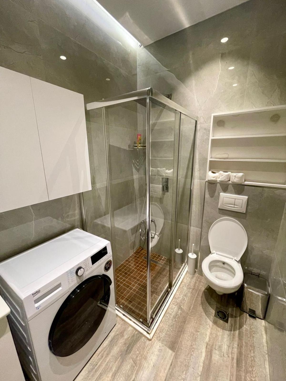 Premium City Studio & Suite Tiranë Luaran gambar