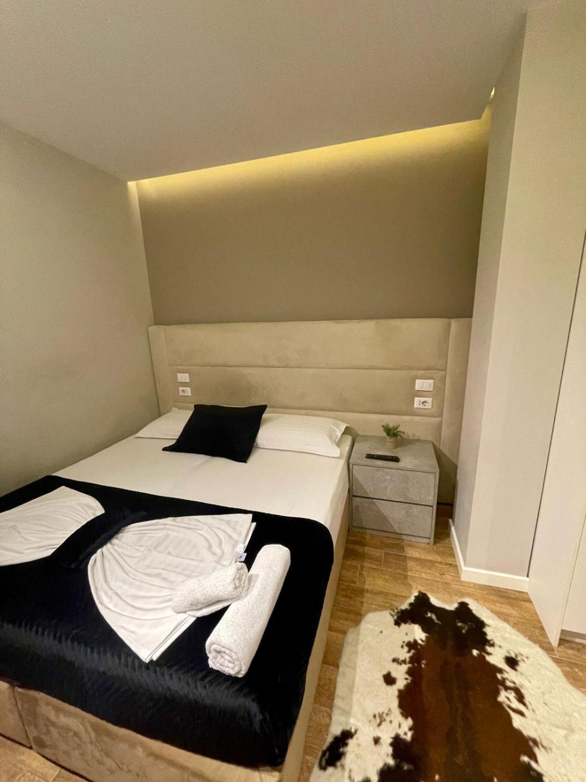 Premium City Studio & Suite Tiranë Luaran gambar